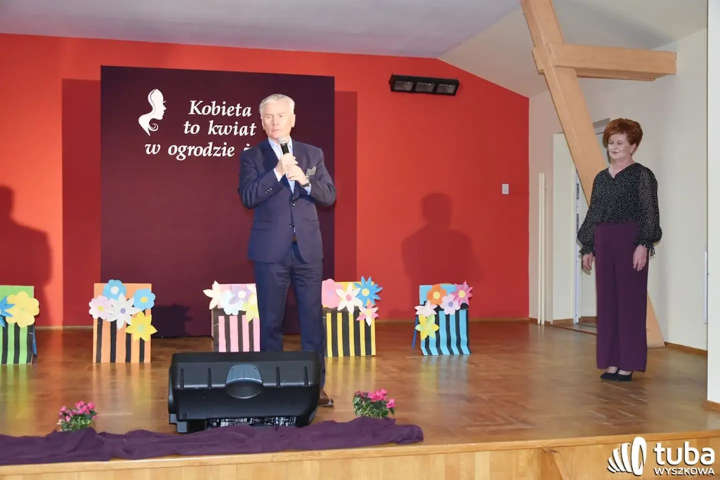“Kobieta to kwiat w ogrodzie życia”