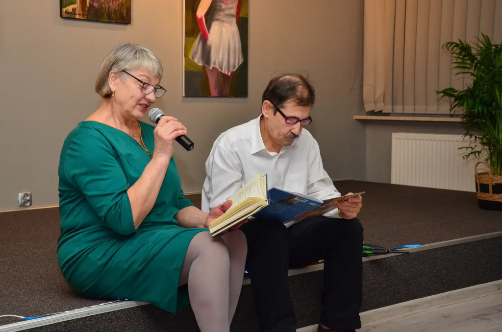 „Tak wiele radości”, czyli Dzień Kobiet w Bibliotece Miejskiej