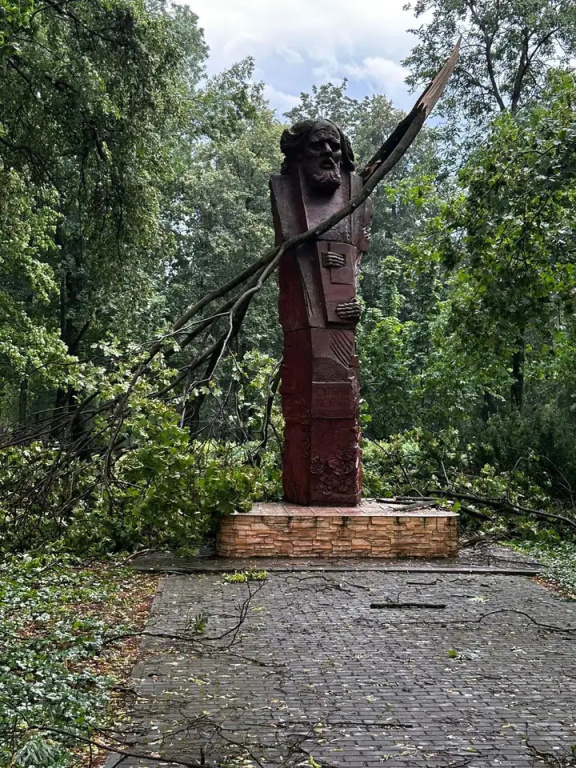 Park zamknięty do odwołania. Trwa usuwanie skutków wichury