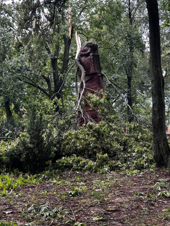 Park zamknięty do odwołania. Trwa usuwanie skutków wichury