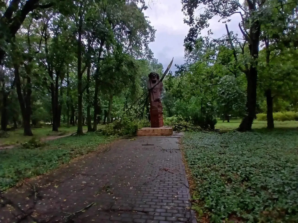 Park zamknięty do odwołania. Trwa usuwanie skutków wichury