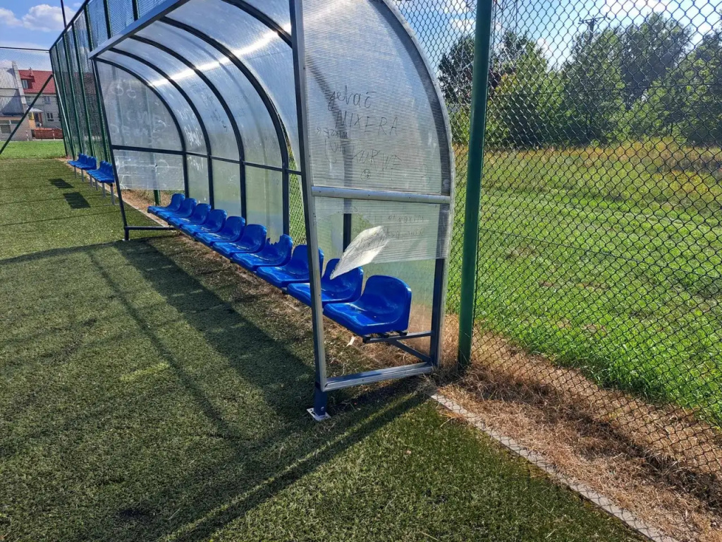 Wandale niszczą obiekty sportowe w Rząśniku. Jest reakcja władz gminy