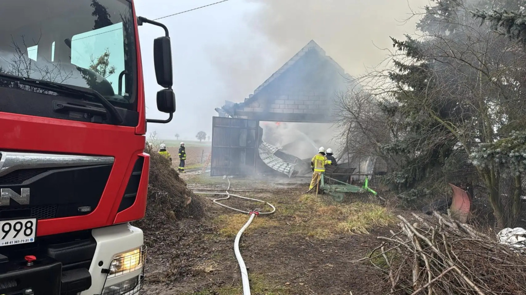 Pożar zniszczył całe zapasy dla zwierząt. Rolnicy z Krąg Nowych proszą o pomoc