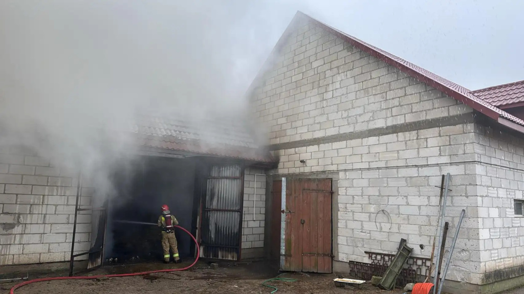 Pożar zniszczył całe zapasy dla zwierząt. Rolnicy z Krąg Nowych proszą o pomoc