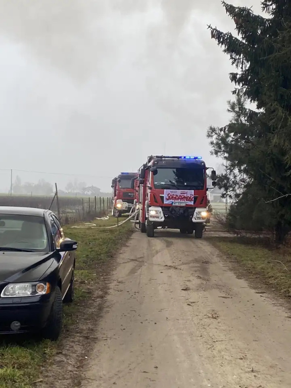 Pożar zniszczył całe zapasy dla zwierząt. Rolnicy z Krąg Nowych proszą o pomoc