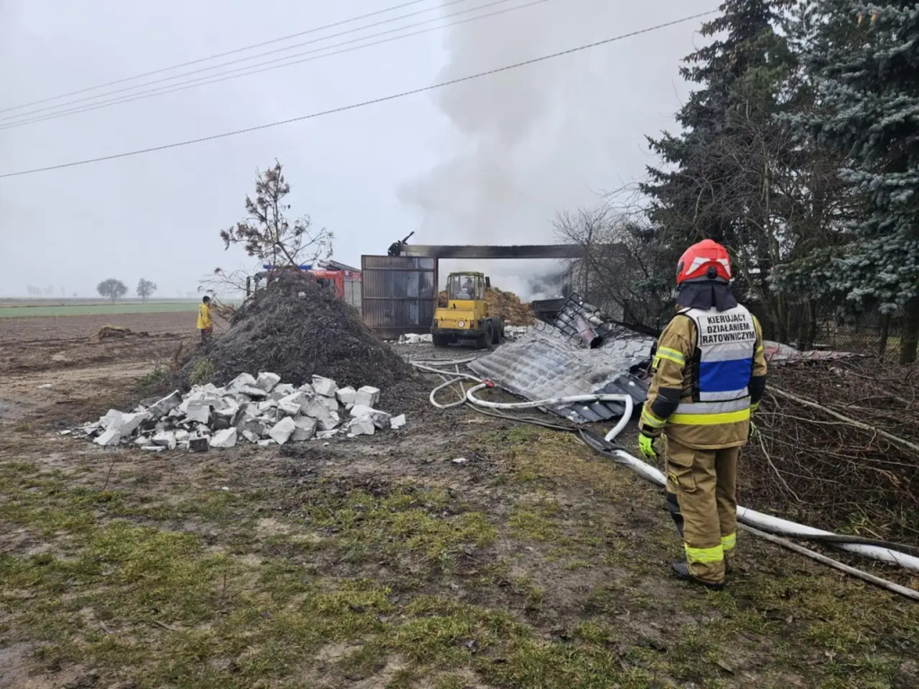 Pożar zniszczył całe zapasy dla zwierząt. Rolnicy z Krąg Nowych proszą o pomoc