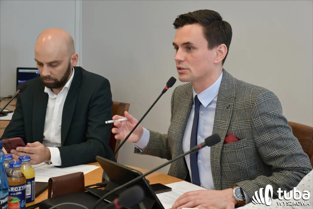 Czy my musimy, czy my zdążymy, czyli dworzec w ogniu dyskusji