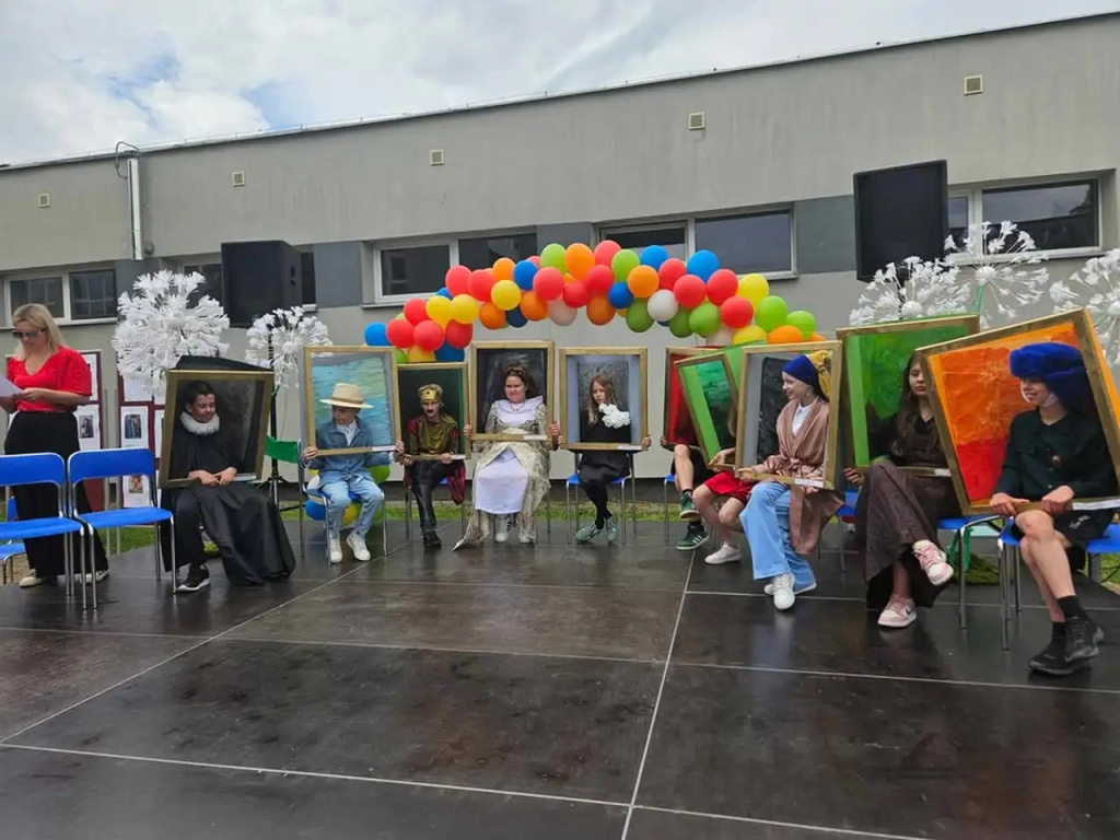 Żywe obrazy na szkolnym pikniku. Niezwykły projekt uczniów SP nr 4