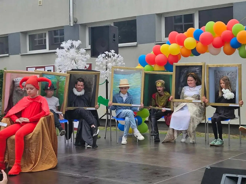 Żywe obrazy na szkolnym pikniku. Niezwykły projekt uczniów SP nr 4