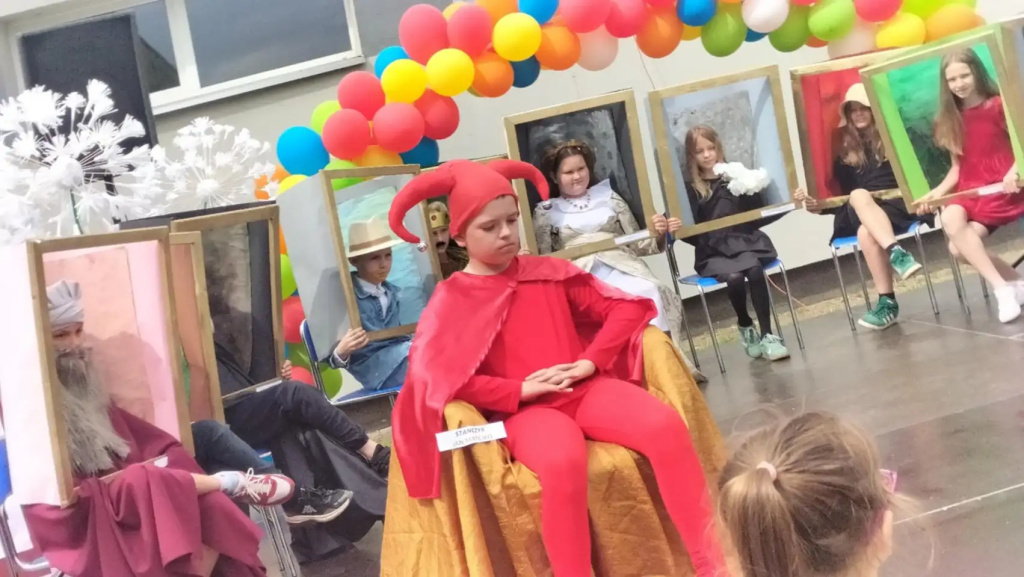 Żywe obrazy na szkolnym pikniku. Niezwykły projekt uczniów SP nr 4