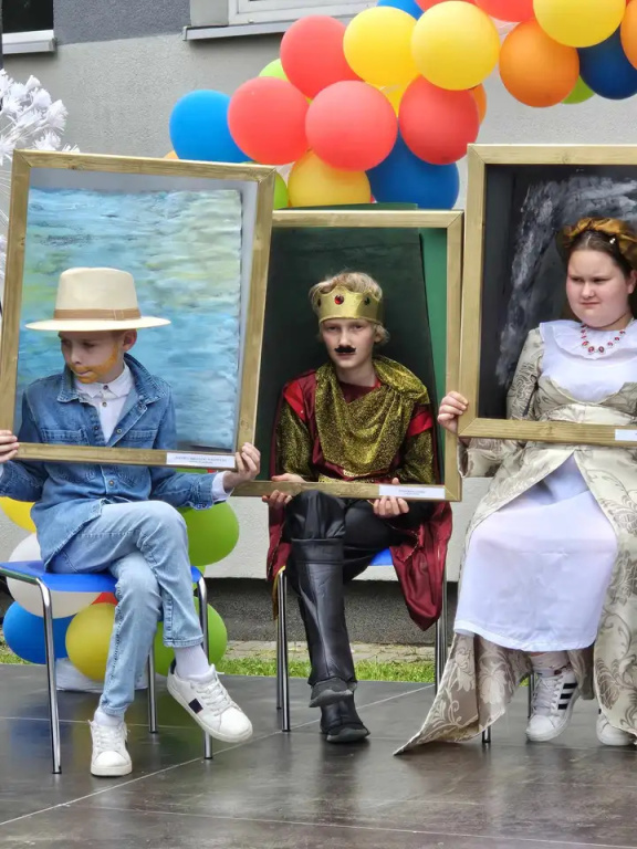Żywe obrazy na szkolnym pikniku. Niezwykły projekt uczniów SP nr 4