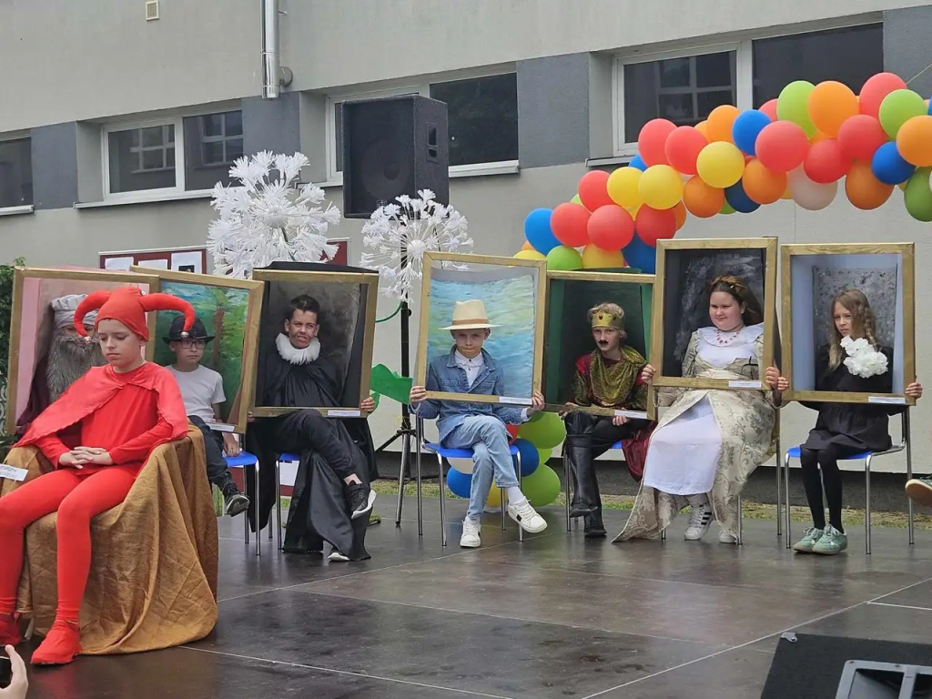 Żywe obrazy na szkolnym pikniku. Niezwykły projekt uczniów SP nr 4