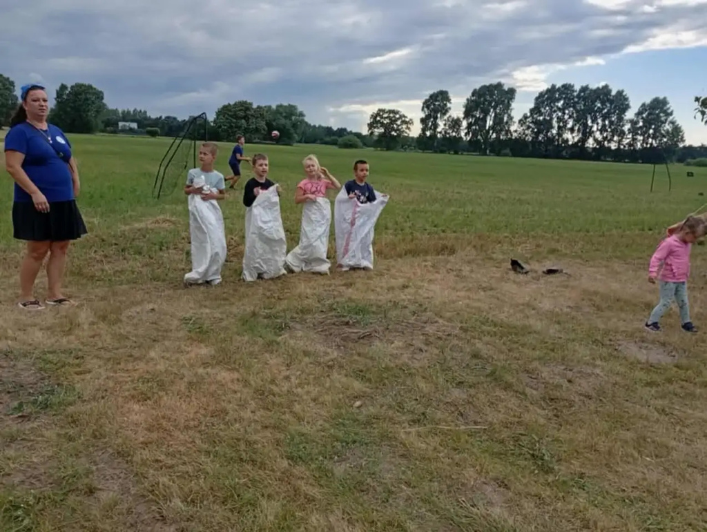 Magia, grill i wspólna zabawa - udany piknik w Ślubowie