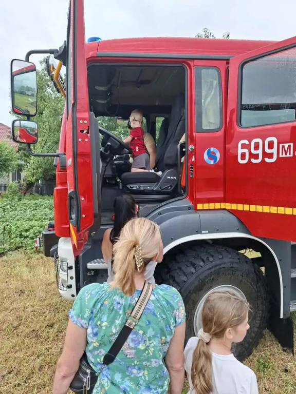 Magia, grill i wspólna zabawa - udany piknik w Ślubowie