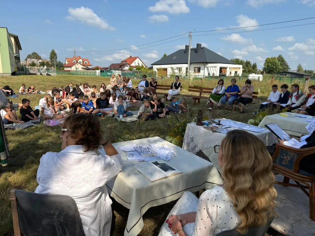 Narodowe Czytanie poezji Kochanowskiego - święto literatury i tradycji pod lipą