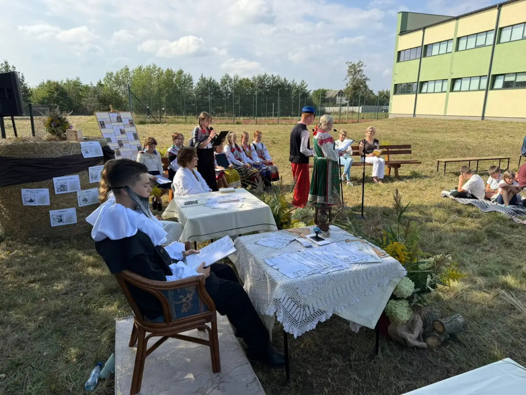 Narodowe Czytanie poezji Kochanowskiego - święto literatury i tradycji pod lipą