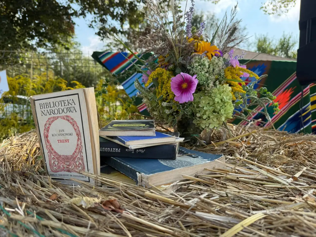 Narodowe Czytanie poezji Kochanowskiego - święto literatury i tradycji pod lipą