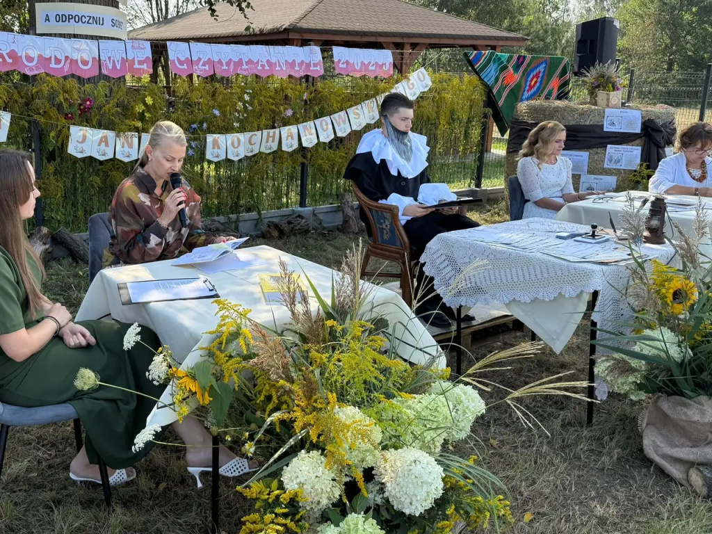 Narodowe Czytanie poezji Kochanowskiego - święto literatury i tradycji pod lipą