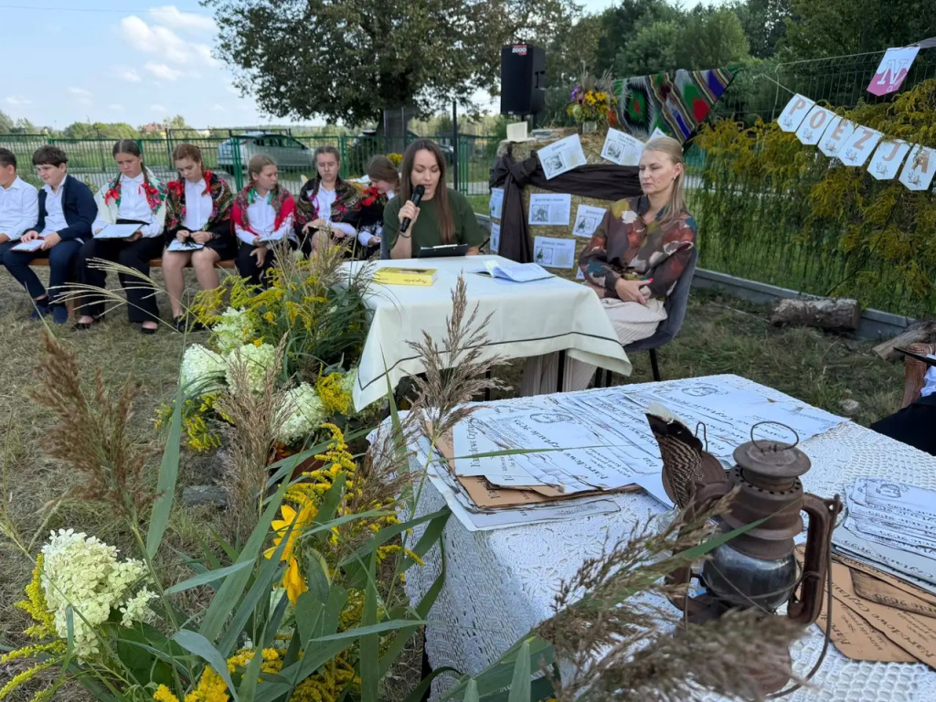 Narodowe Czytanie poezji Kochanowskiego - święto literatury i tradycji pod lipą