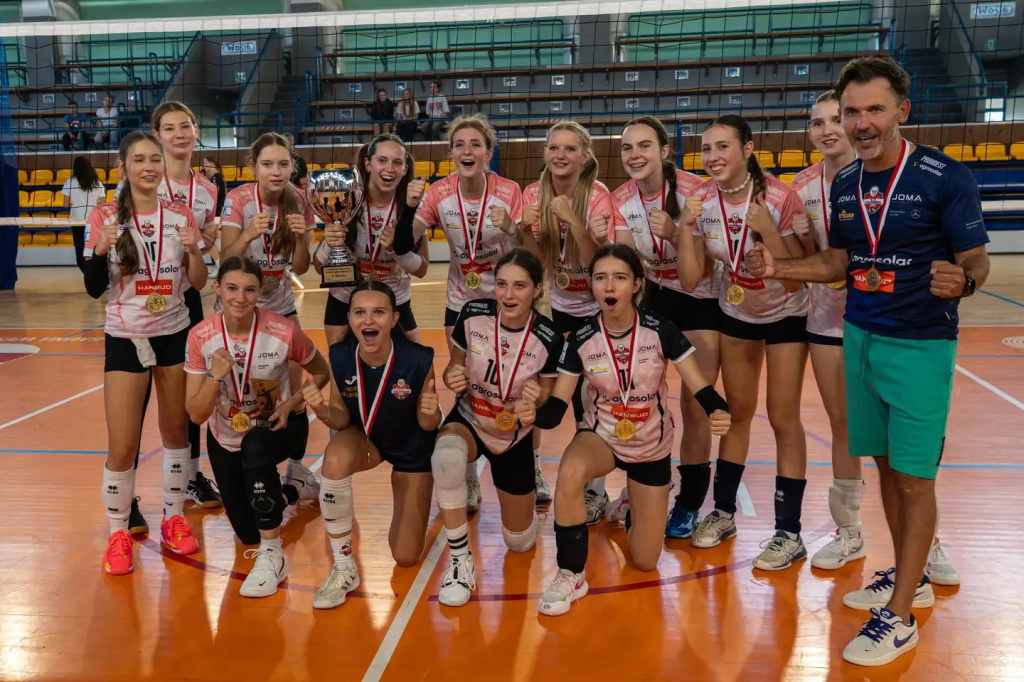 Triumf siatkówki! Za nami historyczny I Turniej Kadetek Volley Wyszków