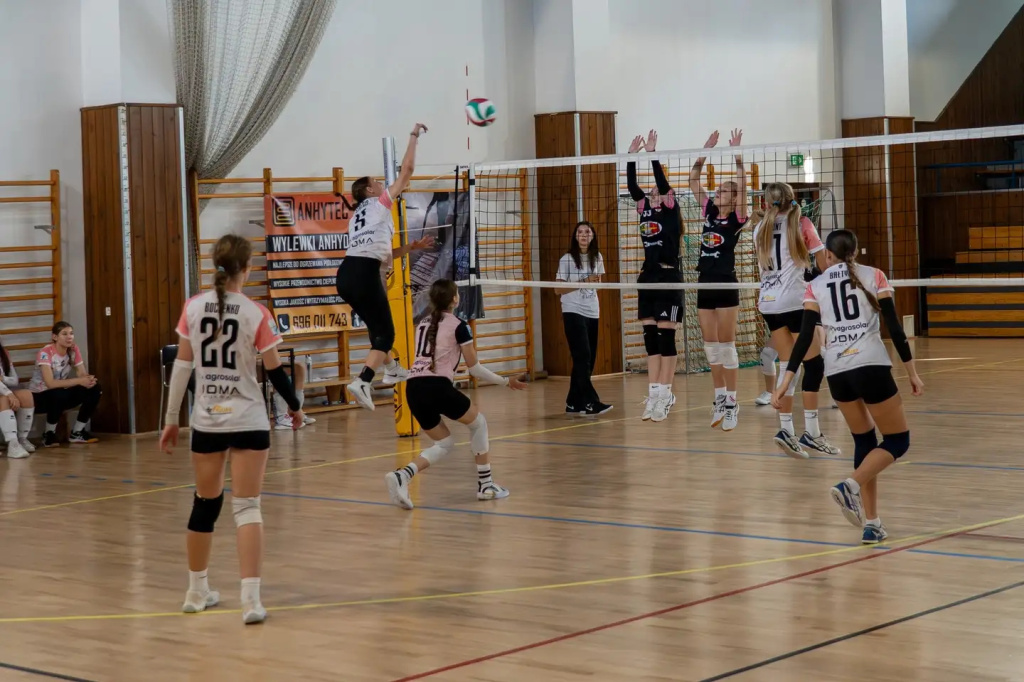 Triumf siatkówki! Za nami historyczny I Turniej Kadetek Volley Wyszków
