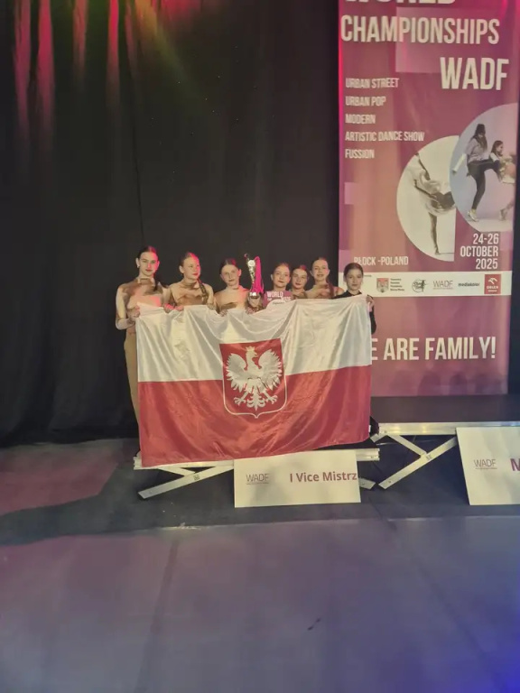 Szkoła Tańca Latino Fever z trofeami Mistrzostw Świata i Pucharu Świata