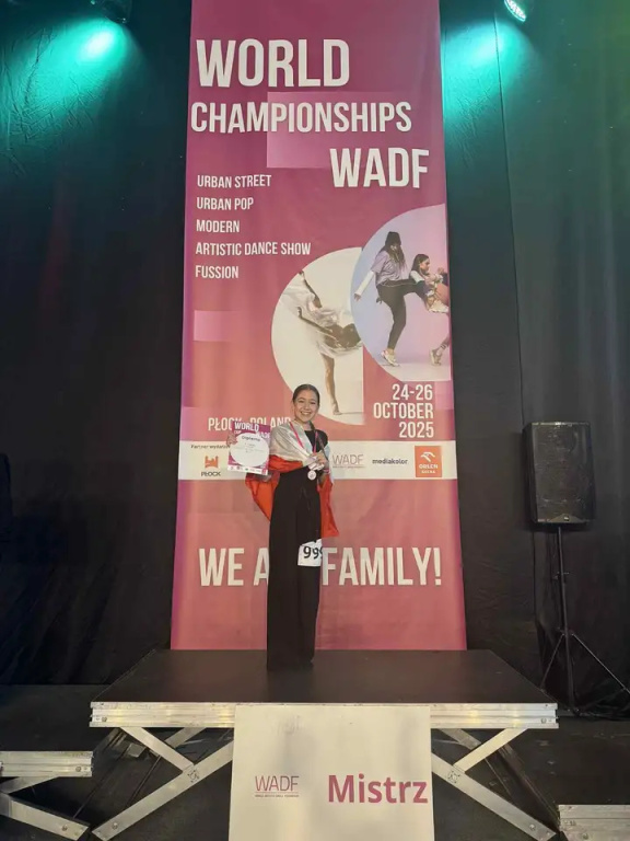 Szkoła Tańca Latino Fever z trofeami Mistrzostw Świata i Pucharu Świata