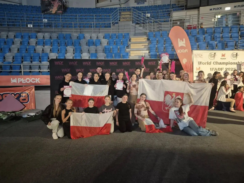 Szkoła Tańca Latino Fever z trofeami Mistrzostw Świata i Pucharu Świata