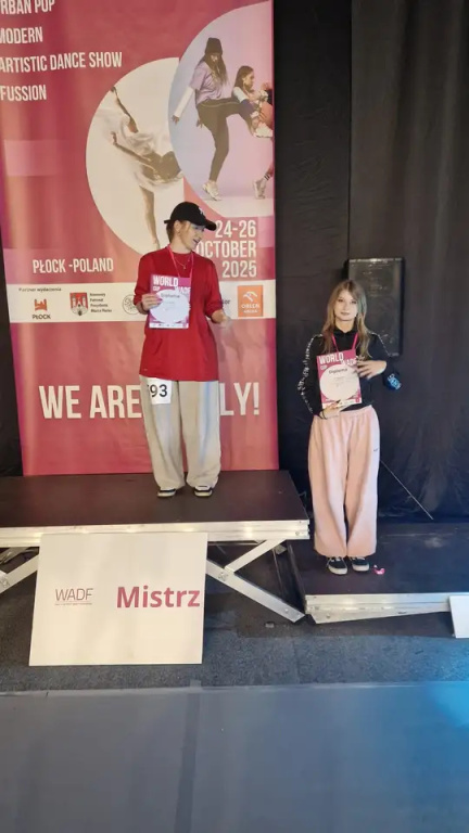 Szkoła Tańca Latino Fever z trofeami Mistrzostw Świata i Pucharu Świata