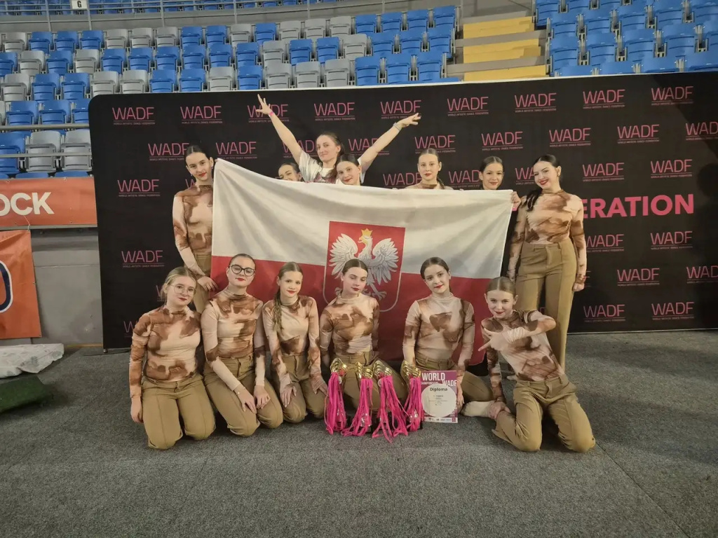 Szkoła Tańca Latino Fever z trofeami Mistrzostw Świata i Pucharu Świata