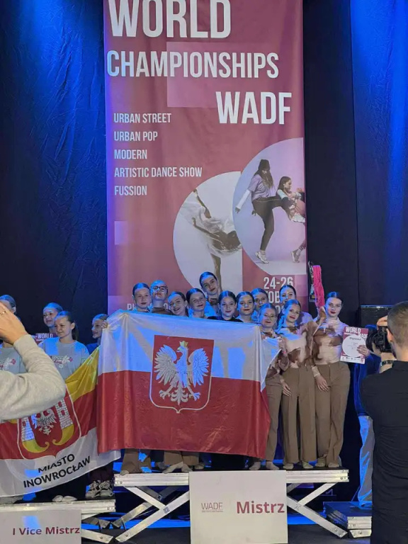 Szkoła Tańca Latino Fever z trofeami Mistrzostw Świata i Pucharu Świata