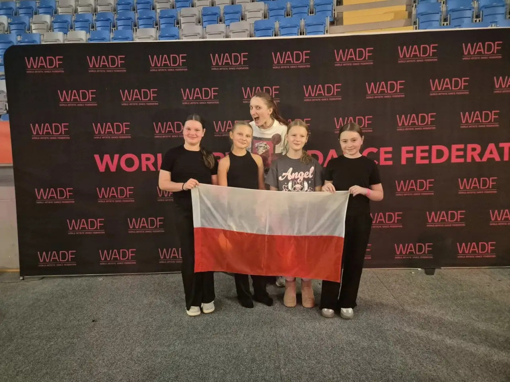 Szkoła Tańca Latino Fever z trofeami Mistrzostw Świata i Pucharu Świata