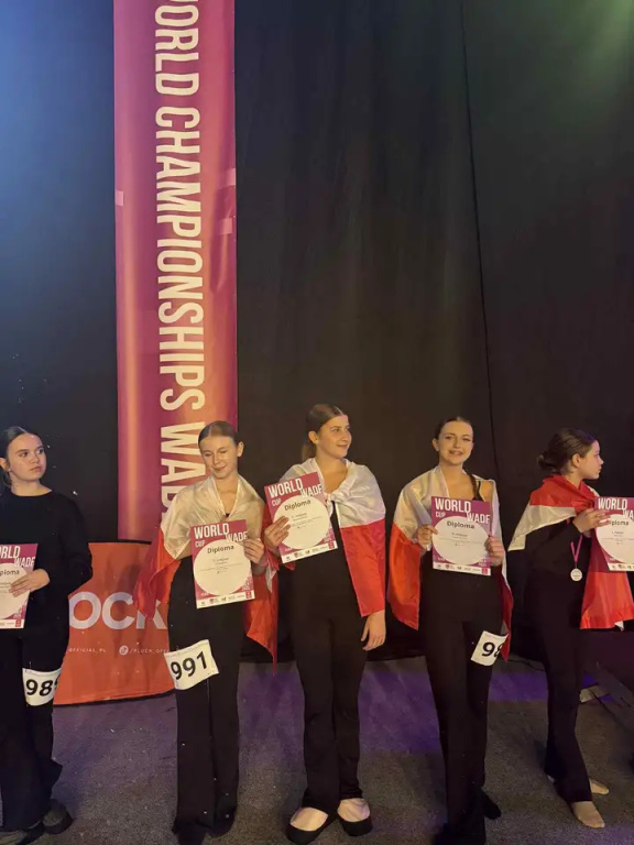 Szkoła Tańca Latino Fever z trofeami Mistrzostw Świata i Pucharu Świata