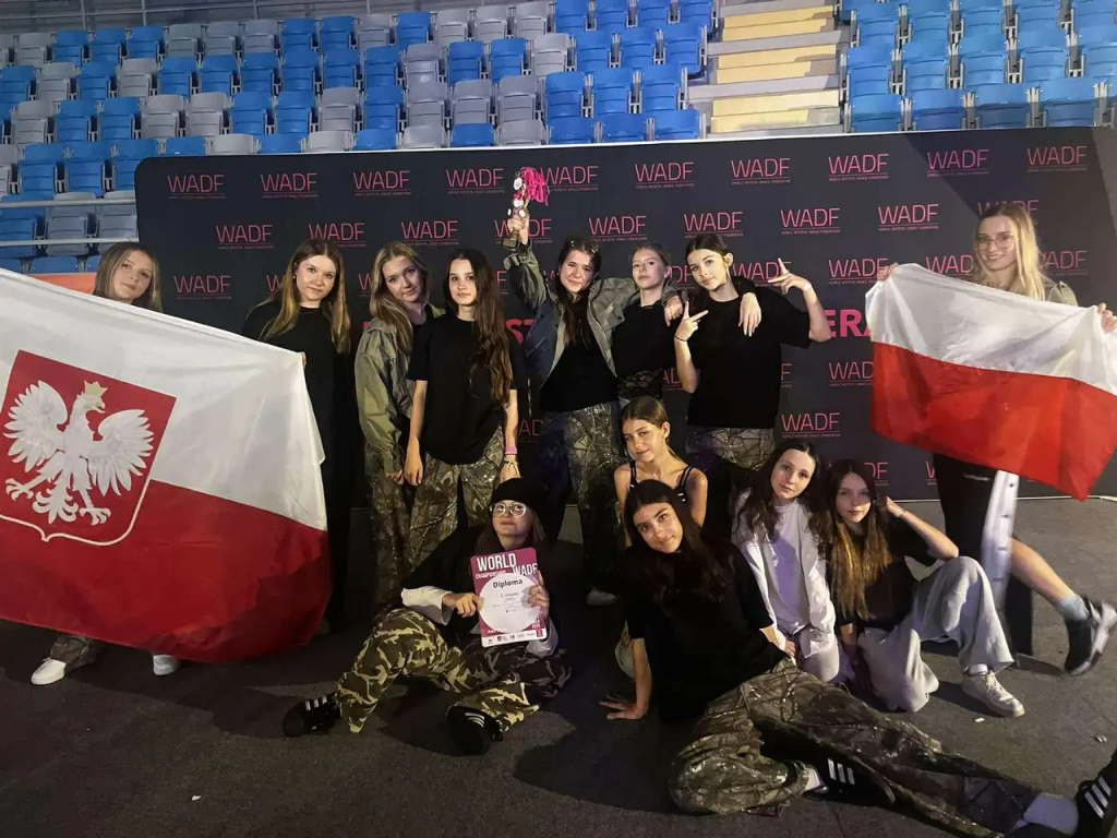 Szkoła Tańca Latino Fever z trofeami Mistrzostw Świata i Pucharu Świata