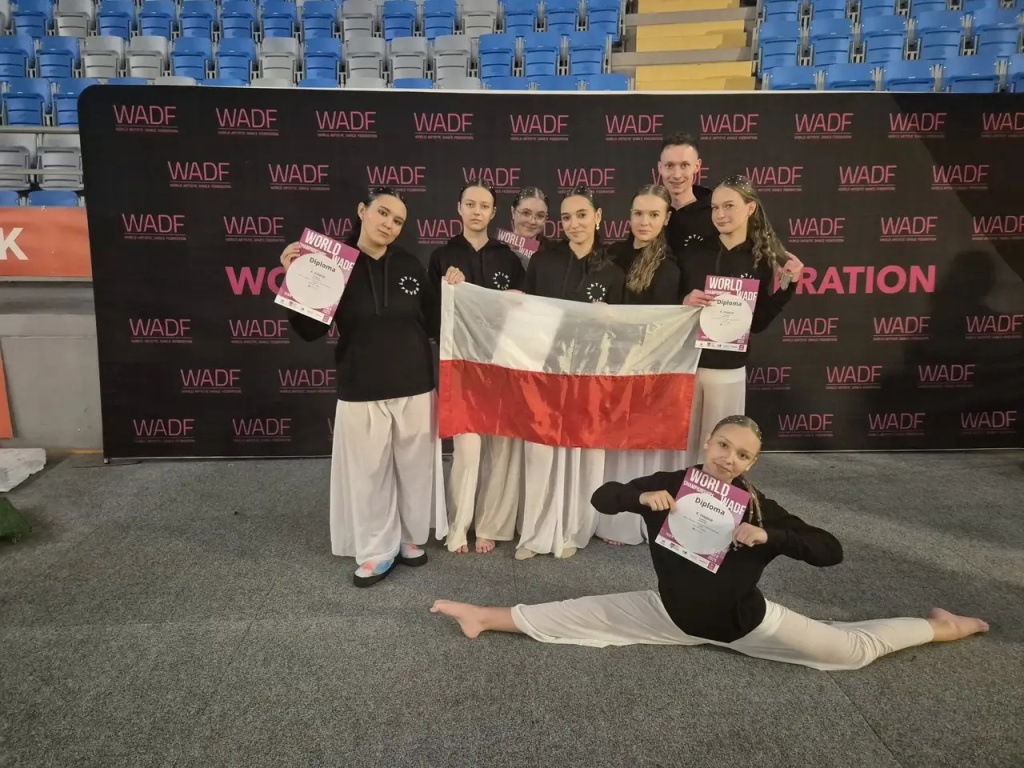 Szkoła Tańca Latino Fever z trofeami Mistrzostw Świata i Pucharu Świata