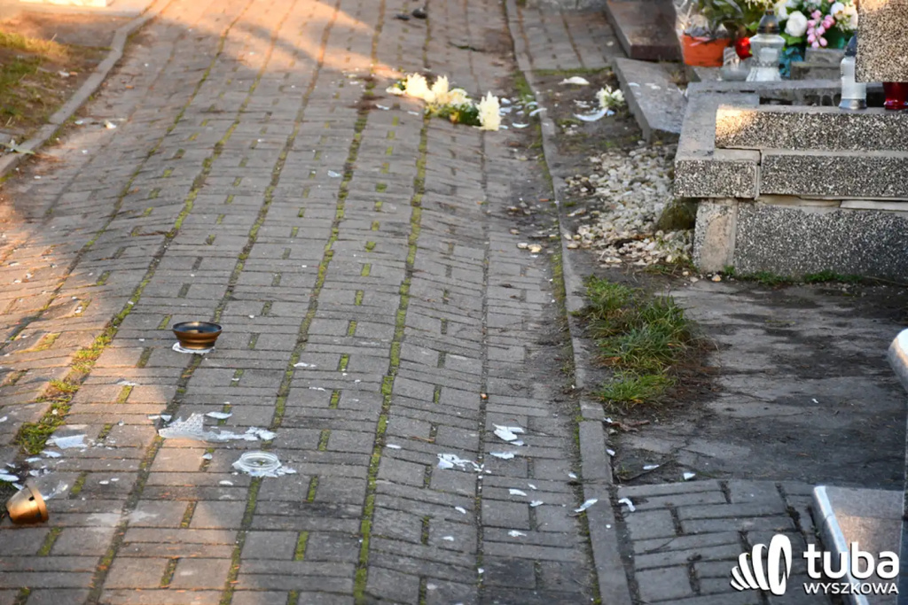 Akt wandalizmu na wyszkowskim cmentarzu