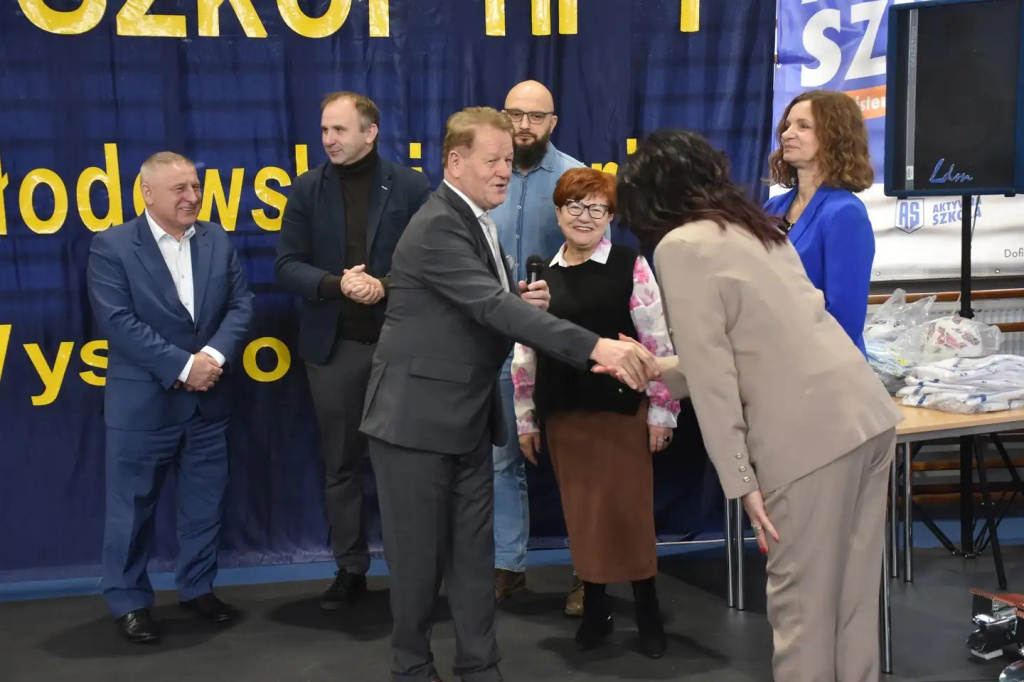 Nowy kompleks sportowy powiatu. Dla uczniów i dla mieszkańców