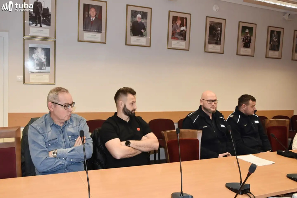 Plac zabaw czy plac libacji? Rybienko Nowe walczy o spokój