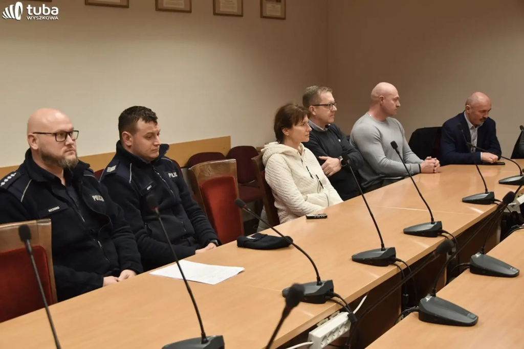 Plac zabaw czy plac libacji? Rybienko Nowe walczy o spokój
