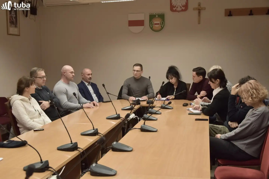 Plac zabaw czy plac libacji? Rybienko Nowe walczy o spokój