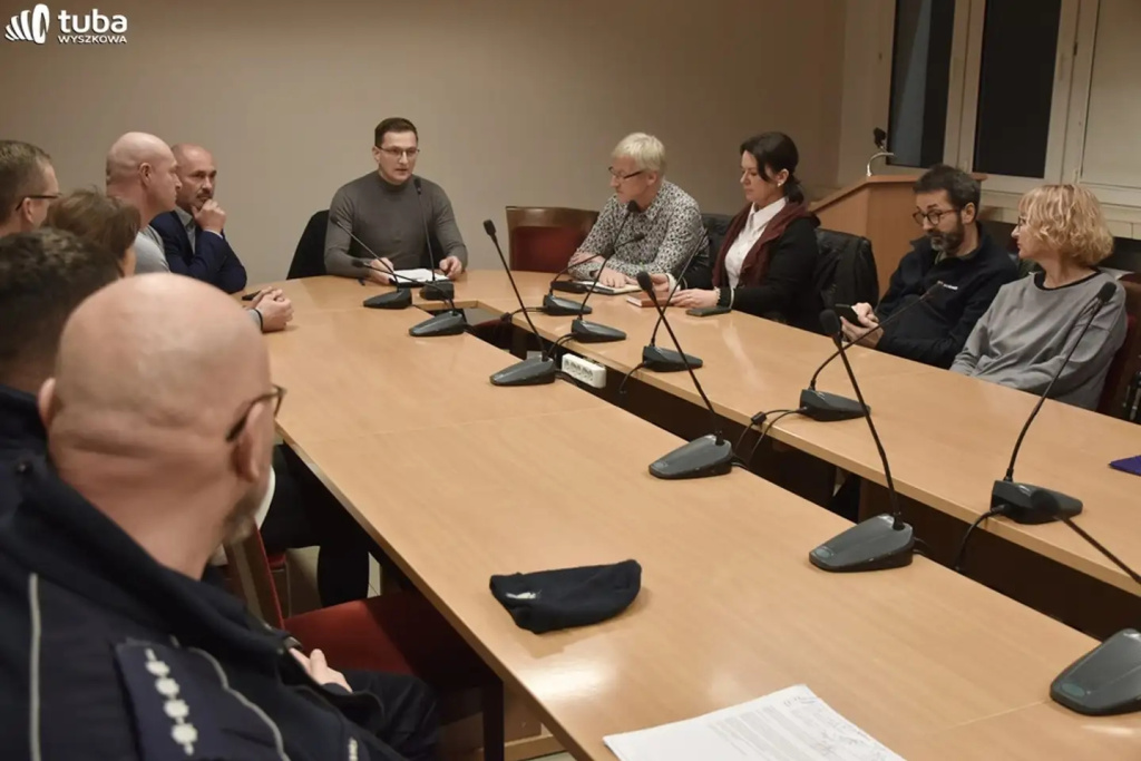 Plac zabaw czy plac libacji? Rybienko Nowe walczy o spokój