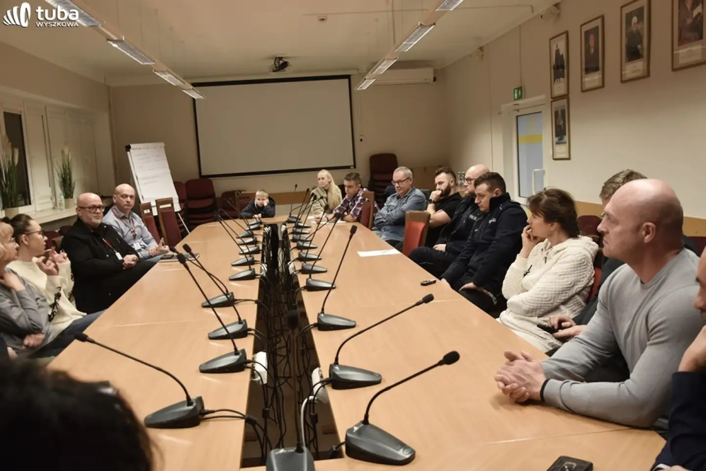 Plac zabaw czy plac libacji? Rybienko Nowe walczy o spokój