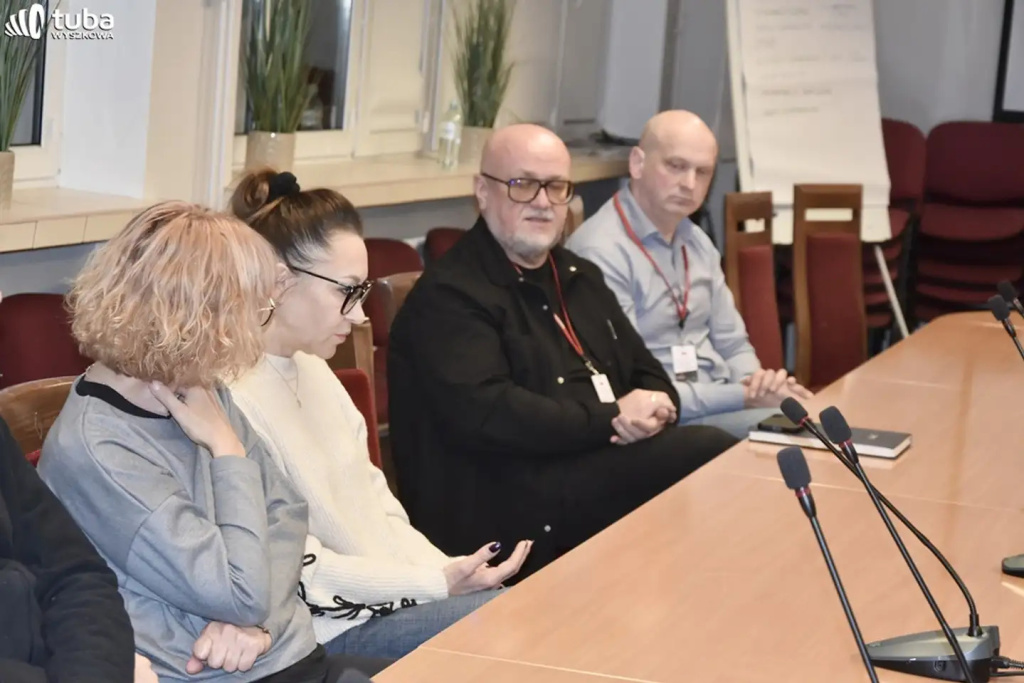 Plac zabaw czy plac libacji? Rybienko Nowe walczy o spokój