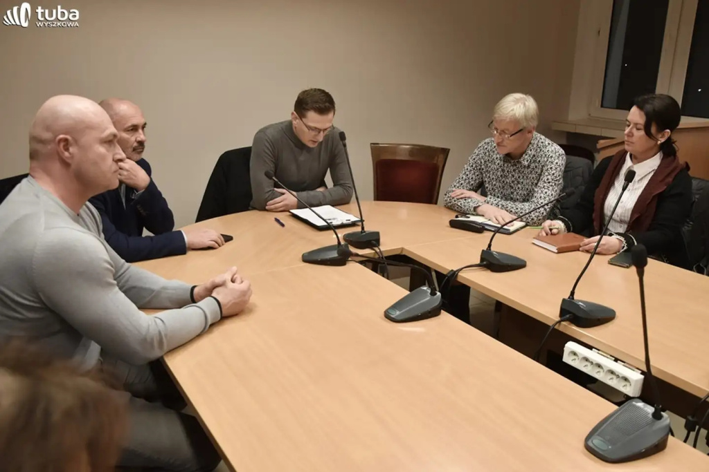 Plac zabaw czy plac libacji? Rybienko Nowe walczy o spokój