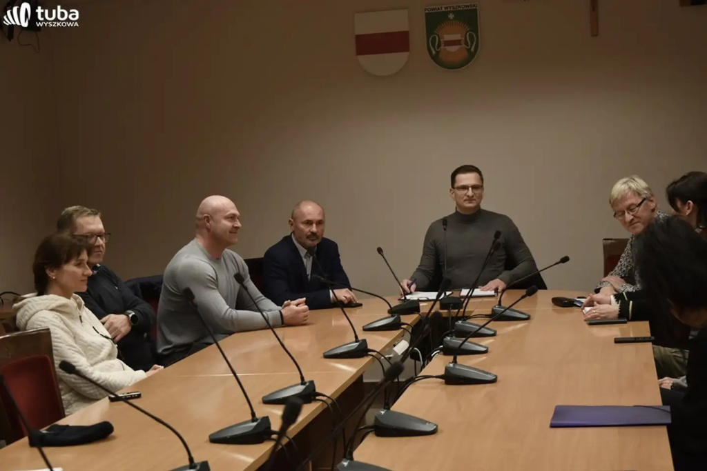 Plac zabaw czy plac libacji? Rybienko Nowe walczy o spokój