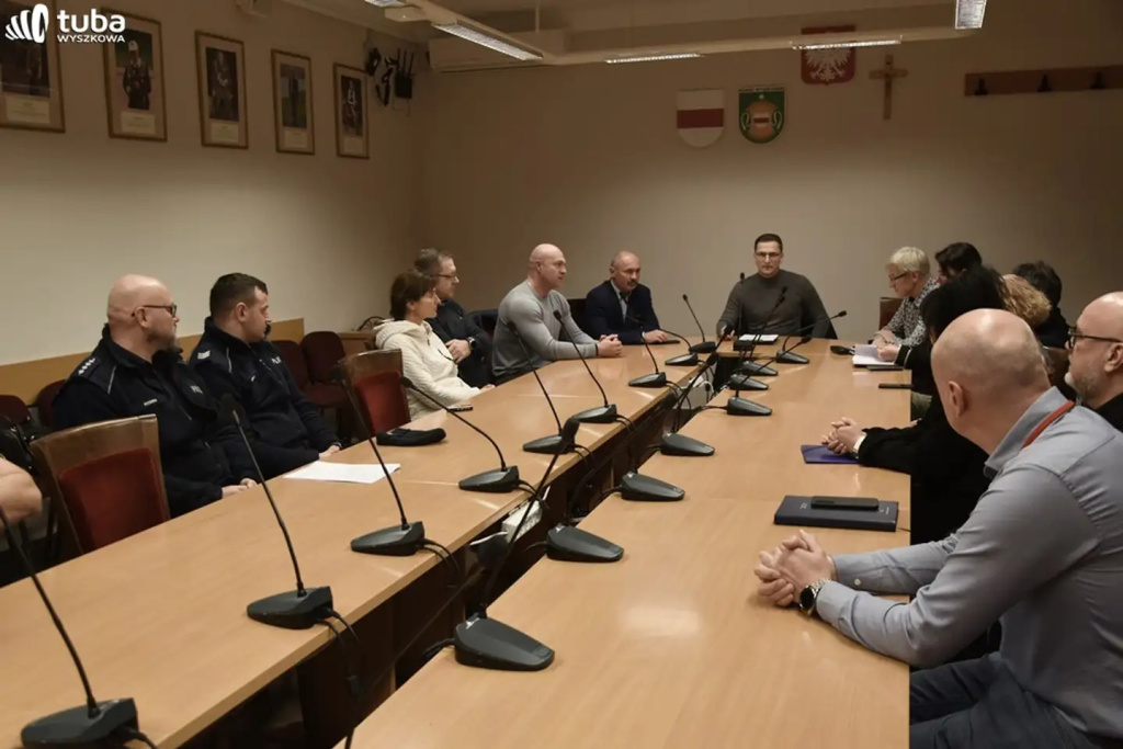 Plac zabaw czy plac libacji? Rybienko Nowe walczy o spokój