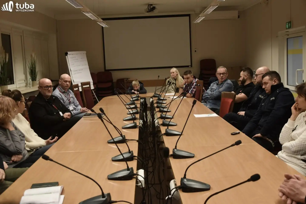 Plac zabaw czy plac libacji? Rybienko Nowe walczy o spokój