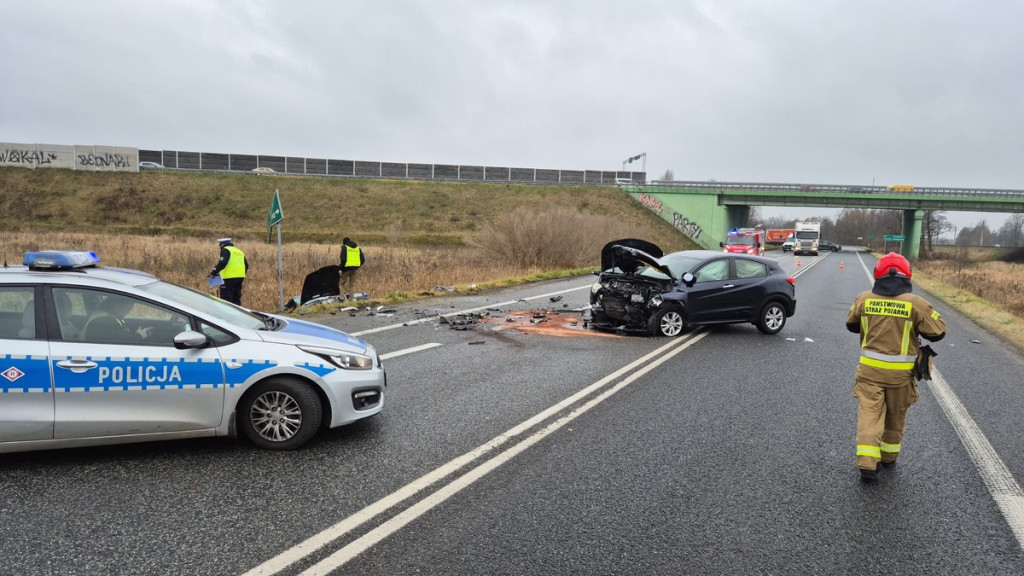 18-latek w BMW wypadł z drogi