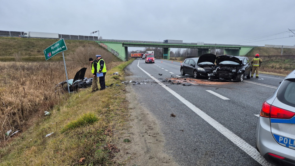 18-latek w BMW wypadł z drogi