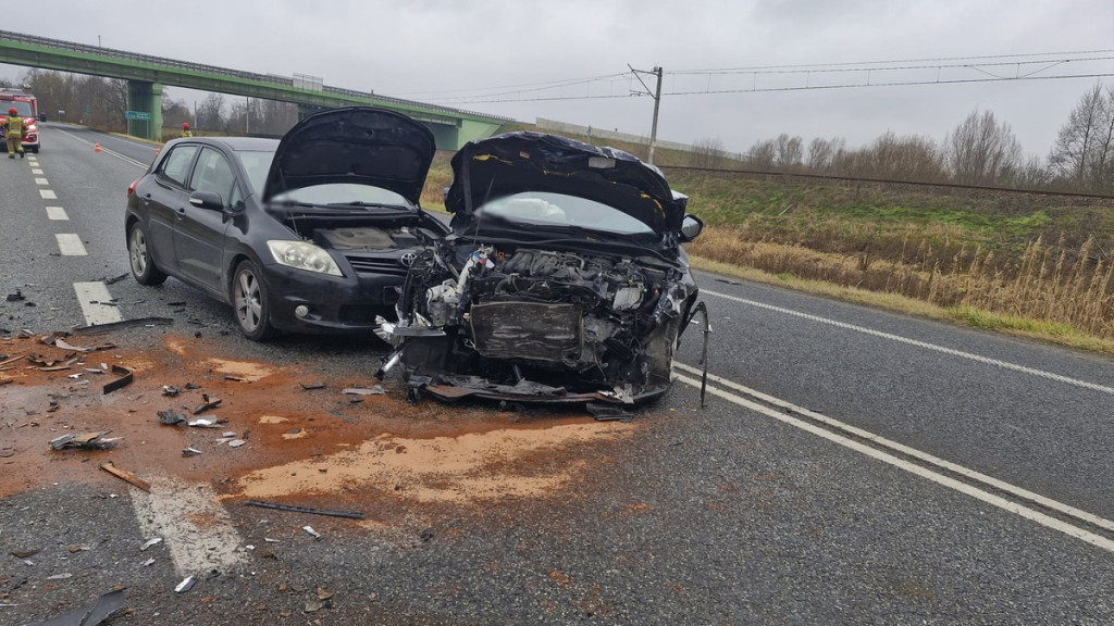 18-latek w BMW wypadł z drogi